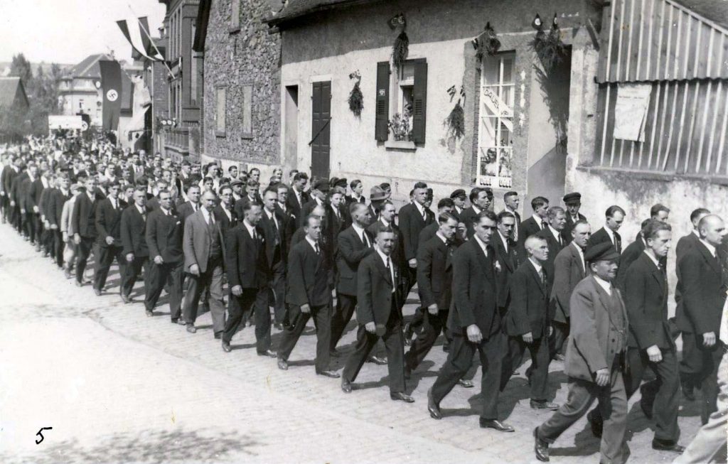 Marsch der NSDAP durch Ober-Ramstadt
